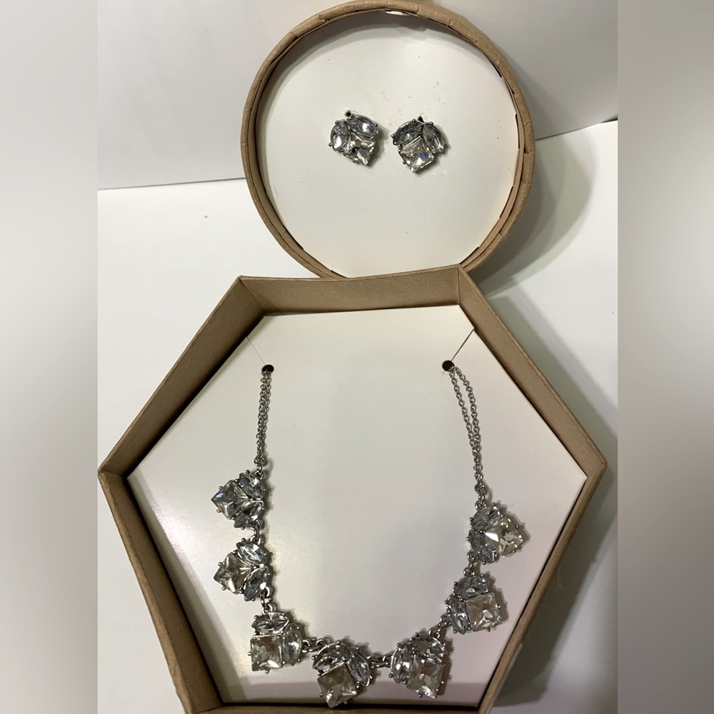 Women’s Necklace and Earring Set